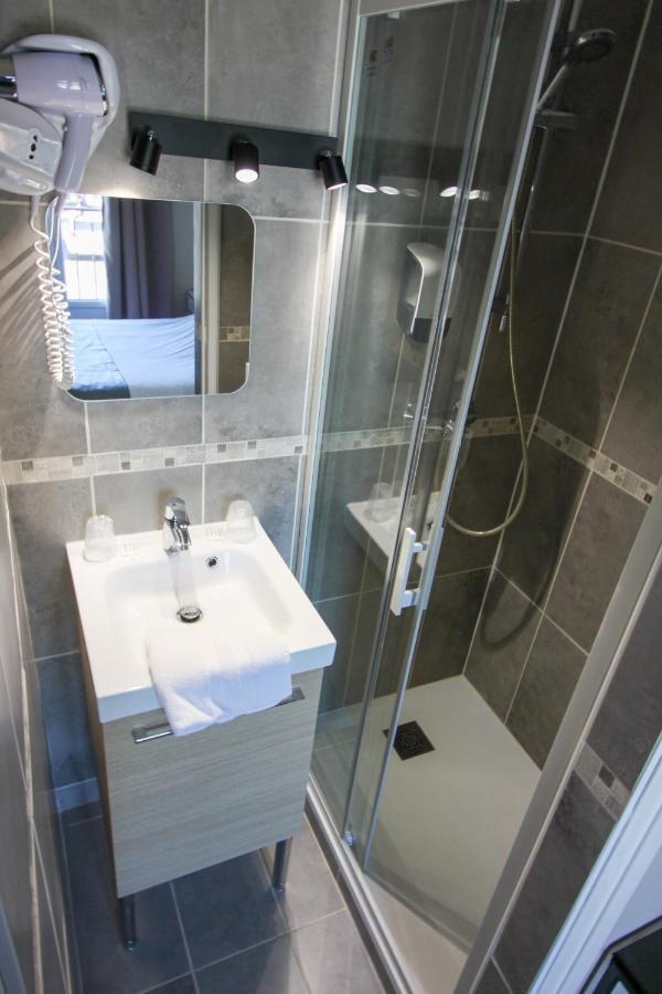 De L'univers Hotel 2*